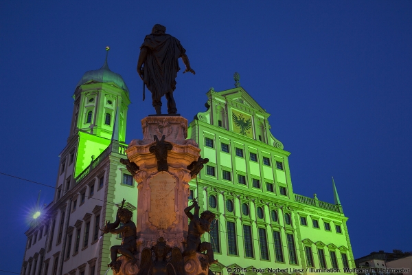 Wolfgang F. Lightmaster - Stadtillumination 30K Night Light Run Augsburg 2015 - Foto: Norbert Liesz