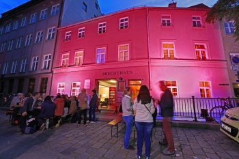 Lichtknstlerische Stadtillumination Illumination Brechthaus 14.08.2014 - Foto: Norbert Liesz