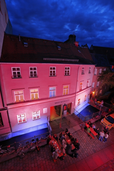 Lichtknstlerische Stadtillumination Illumination Brechthaus 14.08.2014 - Foto: Norbert Liesz